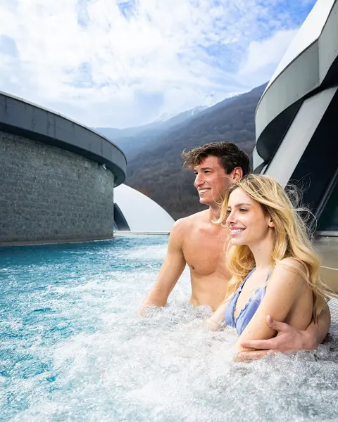 Vasca esterna panoramica SPLASH Splash e Spa Tamaro